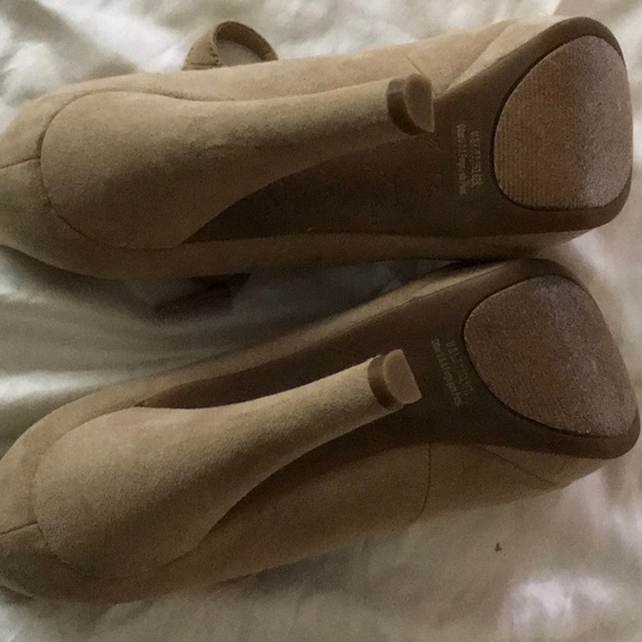 Marc Fisher Beige or Tan Suede Heels - Picture 7 of 12